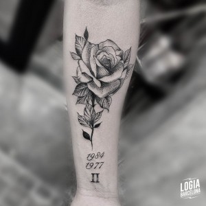 tatuaje_brazo_rosa_logiabarcelona_kata